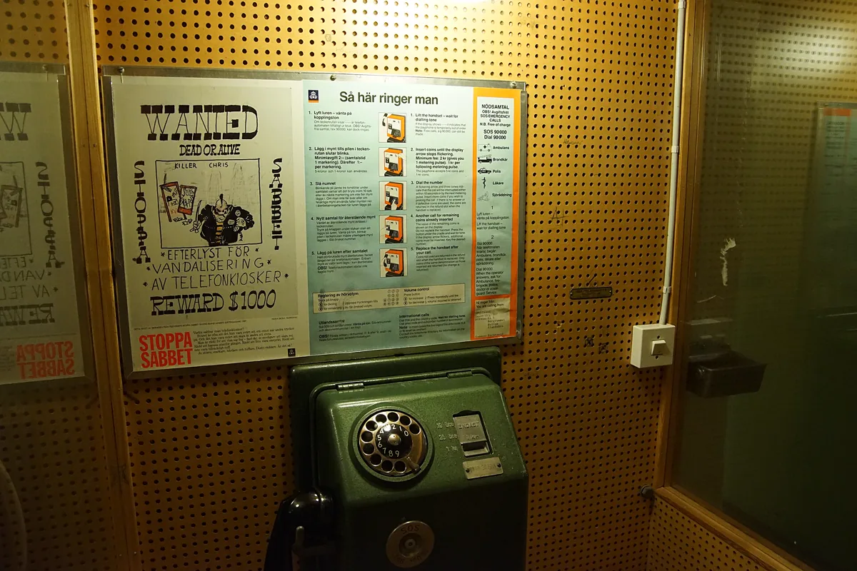 Hemsö fortress museum - old telephone